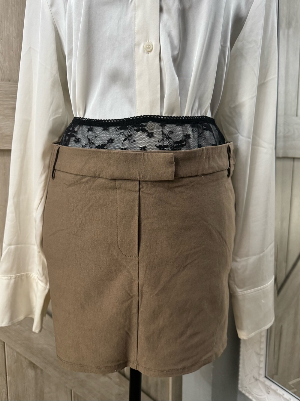Y2K Office Siren Low rise brown mini skirt with black lace trim detail- Medium